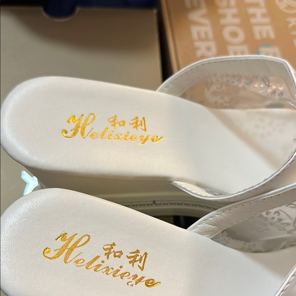 WHITE PLATFORM Sandals great to wear for casual or special occasions! - Picture 9 of 9